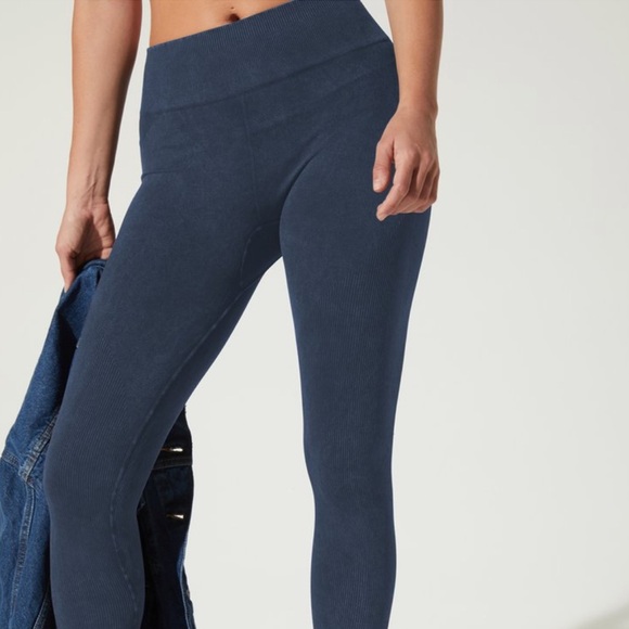 marble earth choker crop/bra with mid fire legging - Picture 16 of 16